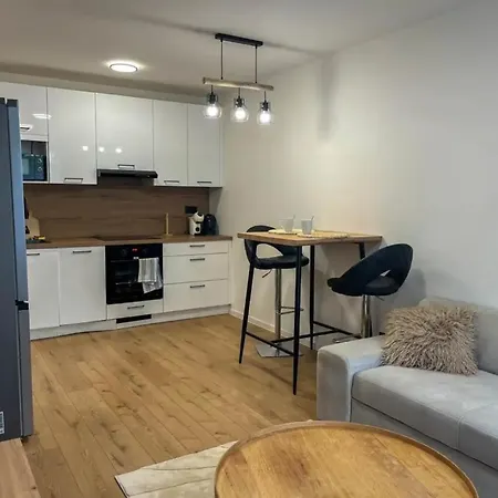 Center - Free Private Parking Apartment *
